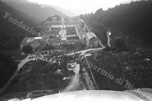 Panoramica del Santuario dall'alto della cupola (Fondazione Cassa di Risparmio di Biella, archivio Cesare Valerio)