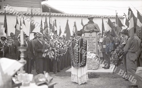 Un busto in bronzo per l'alpino Mario Cucco, 1953 (Fondazione Cassa di Risparmio di Biella, archivio Lino Cremon)