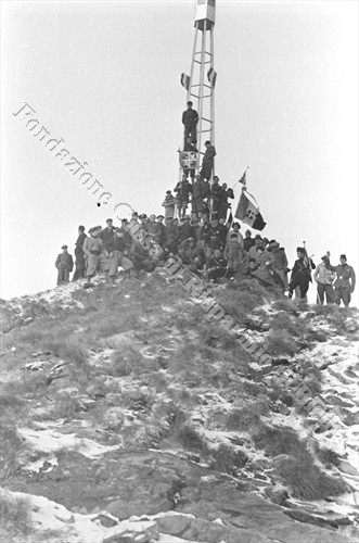 Il Faro dell'Impero sulla cima del Mucrone, 1936 (Fondazione Cassa di Risparmio di Biella, archivio Cesare Valerio)