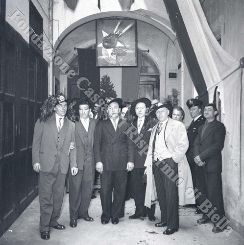 La sezione biellese dell'Associazione Nazionale Bersaglieri inaugura la nuova sede 1954 (Fondazione Cassa di Risparmio di Biella, archivio Lino Cremon)