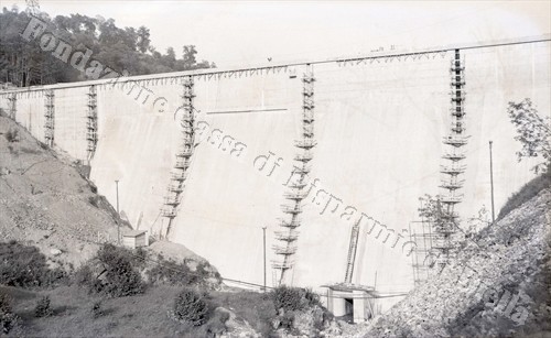 La diga di Camandona, 1956 (Fondazione Cassa di Risparmio di Biella, archivio Lino Cremon)