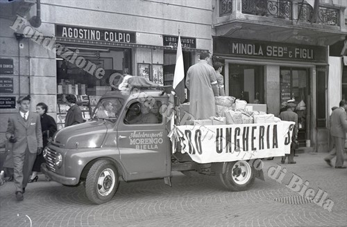 "Dio salvi l'Ungheria!", 1956 (Fondazione Cassa di Risparmio di Biella, archivio Lino Cremon)