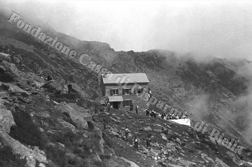 Il Rifugio "Alfredo Rivetti", 1935 (Fondazione Cassa di Risparmio di Biella, archivio Cesare Valerio)