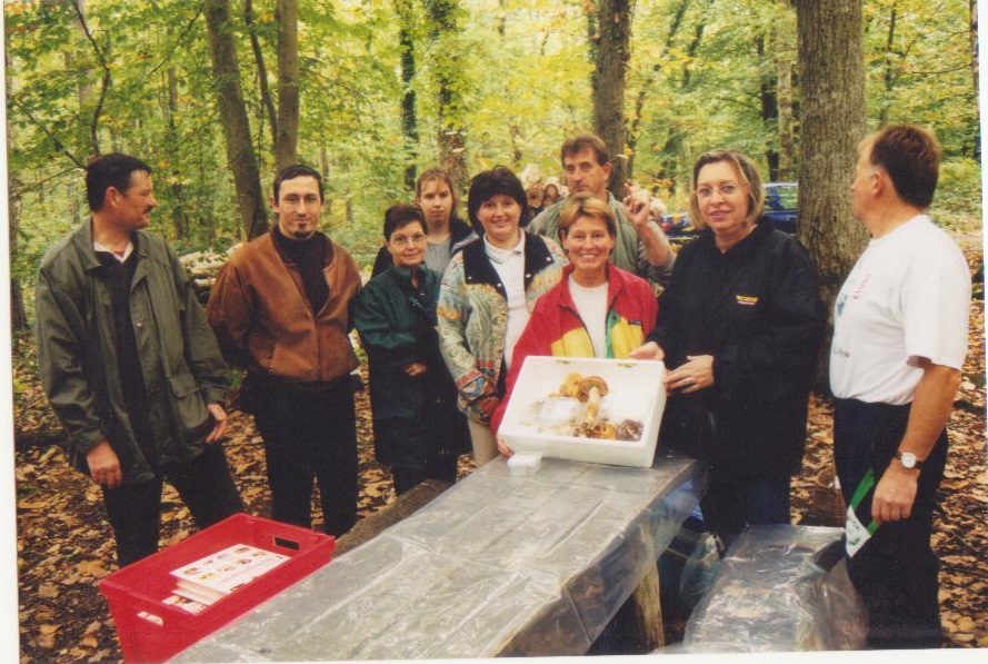Cueillette de champignons à Grimbosq en Novembre 2003 
