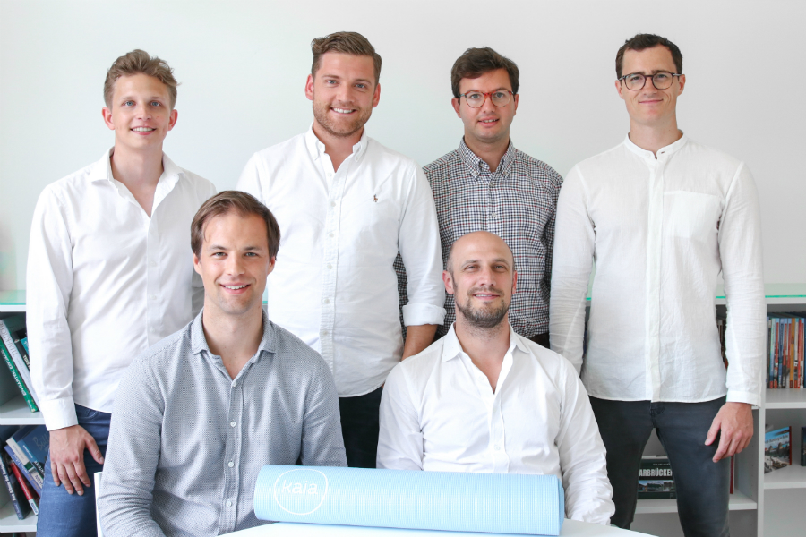 Dr. Stephan Huber, Leiter des medizinischen Teams bei Kaia Health (unten rechts im Bild) und das Team von Kaia Rückentraining / © Fotocredit: kaia-health.com