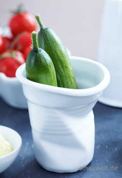 Gesund essen im Büro, gesundes Essen, vegan, Gemüse, Ideen, Rezepte, Matcha Tee, Matcha Latte, Gurke, Tomate, Obst, trinken, Kaffee, ungesund, regelmäßig, Mittagessen, Mittagspause, Lunchbox
