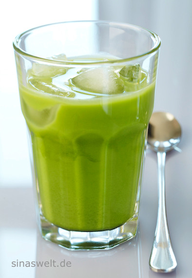 Gesund essen im Büro, gesundes Essen, vegan, Gemüse, Ideen, Rezepte, Matcha Tee, Matcha Latte, Gurke, Tomate, Obst, trinken, Kaffee, ungesund, regelmäßig, Mittagessen, Mittagspause, Lunchbox