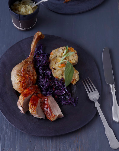 Weihnachten, Weihnachtsrezept, Gänsebraten, klassiche, Knödel, Rotkohl, lecker, kochen, xmas, festtagsessen, Fest, Familienfest, GU, Das Goldene von GU Weihnachten, kochen für gäste, gesunde ernährung, was koche ich heute, was koche ich morgen, kochrezep