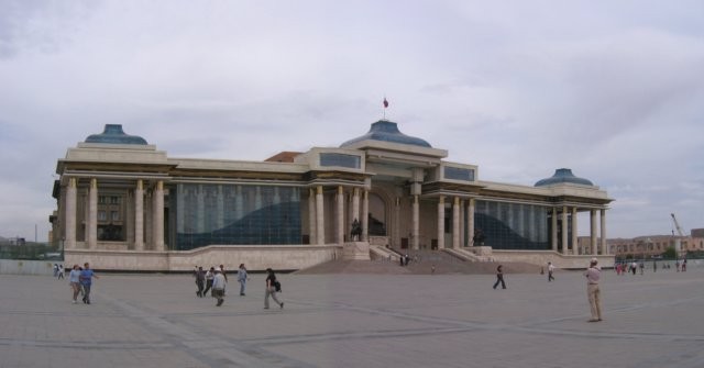 Aan het Sükhbaatar plein ligt het paleis van de regering.