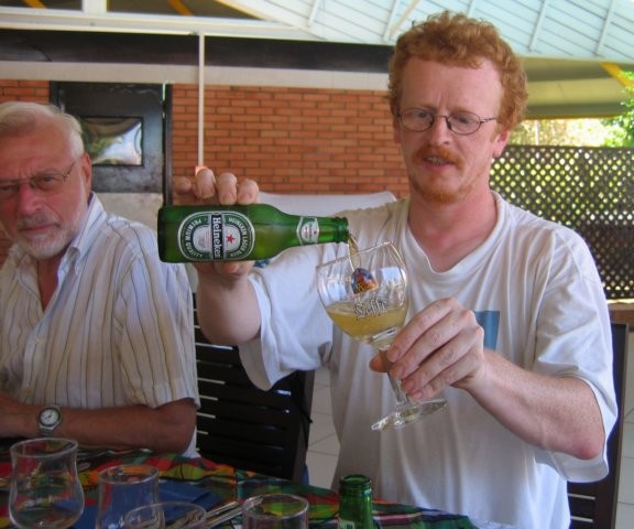 Wat betreft bier lijkt Frans Guyana zeer sterk op Frankrijk: Heineken is overal te verkrijgen, maar moet wel in Belgische Leffe-glazen geschonken worden.