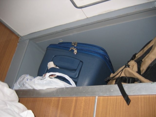 Boven de coupé kan de handbagage opgeborgen worden. Bij het slapengaan een absolute noodzaak.