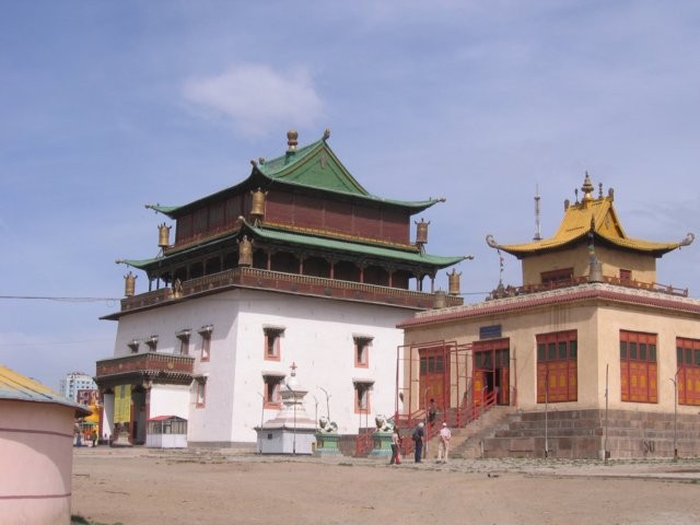 In dit klooster in Ulaan Baatar worden de boeddhistische monniken opgeleid vanaf zeer jonge leeftijd.In dit klooster in Ulaan Baatar worden de boeddhistische monniken opgeleid vanaf zeer jonge leeftijd.
