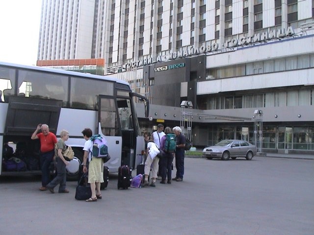 Vertrek uit hotel Vega in Moskou.