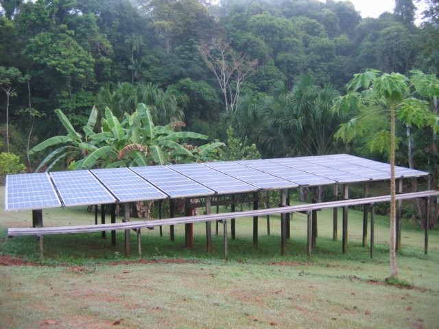 De elektriciteit wordt opgewekt met 80 zonnepanelen