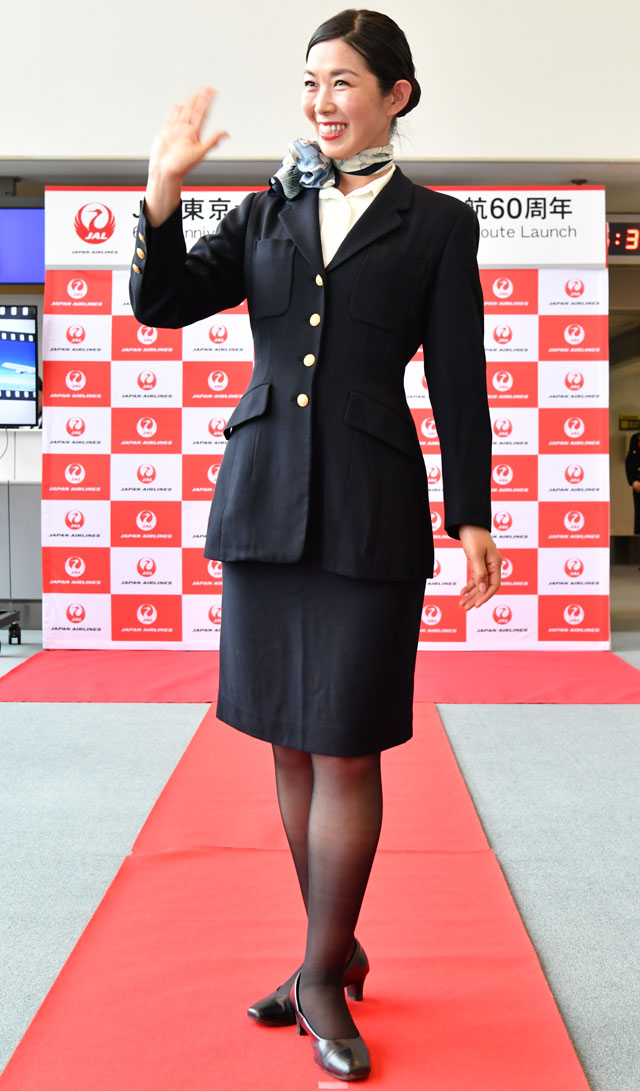 日本航空 スカーフ⚠️大幅値下げ Amazon.co.jp: JAL 日本航空 8代目CA制服 スカーフ : ファッション