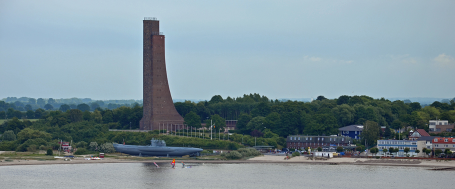 Laboe: Marine-Ehrenmal mit Turm und Aussichtsplattform, erbaut 1936 zu Ehren der Marinesoldaten des Ersten Weltkriegs.