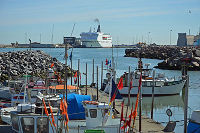 Die MS Norröna hat im Hafen von Hirtshals festgemacht.