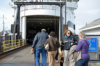 Kurz vor 11 Uhr gehen wir in Woods Hole an Bord der Fähre.