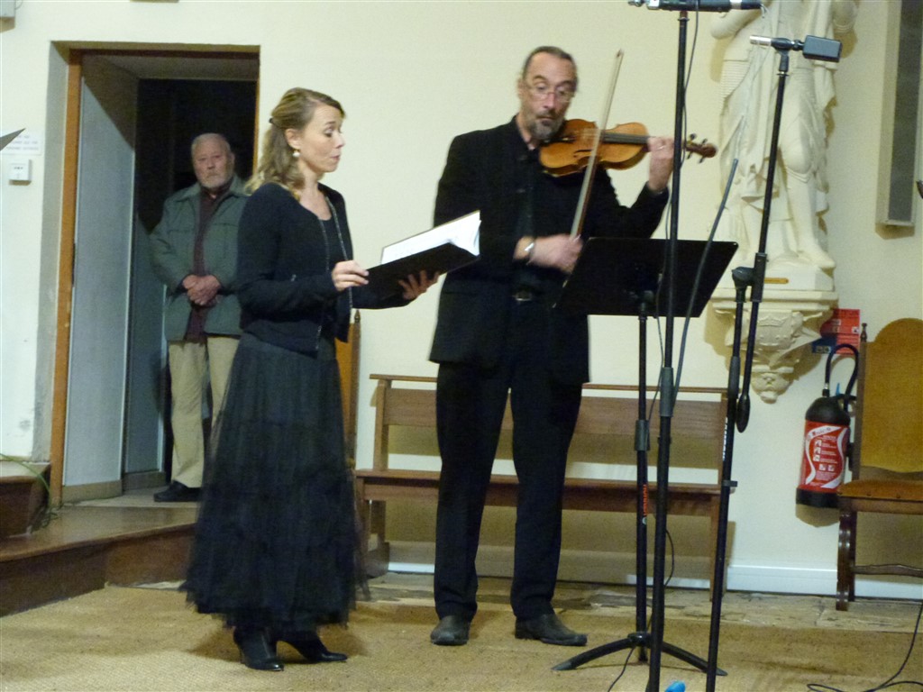 Reprise avec la diva: Mélanie BOISVERT accompagnée par Fred AMMANN au violon...