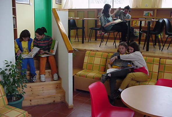 Spontaneous places in the classroom: combine school work with the freedom of use of space.