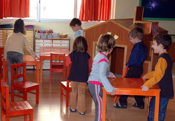 Rearrangement of space by children to create an educational place.