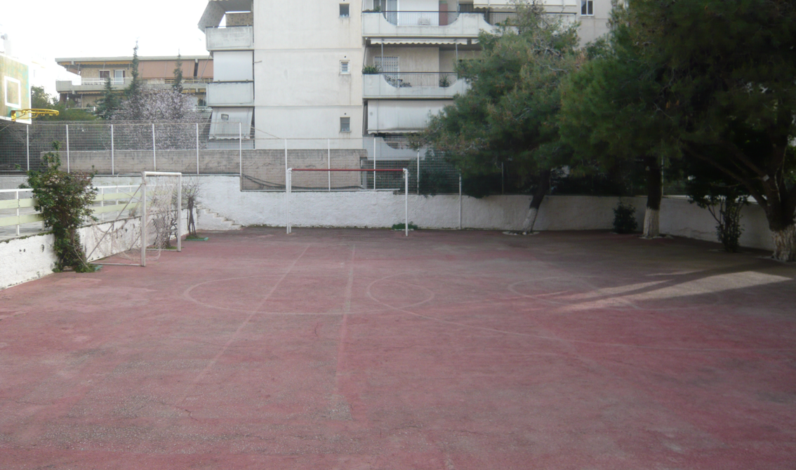 "European Model" School: The schoolyard before redesign.