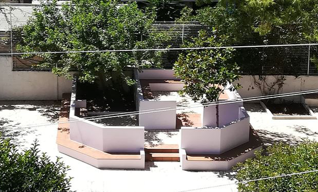 Outdoor classroom in the same schoolyard, after redesign.