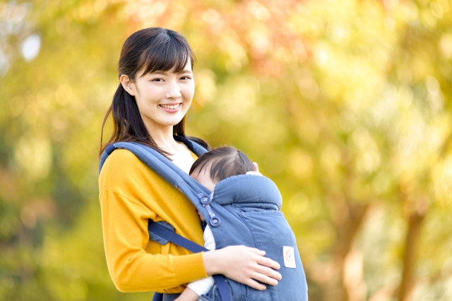 抱っこ紐の「転落・窒息事故」は意外と身近！赤ちゃんを守るポイント