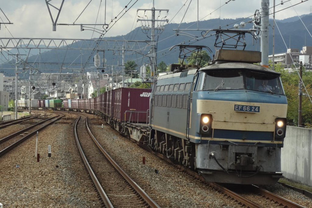 EF66形直流電気機関車 - 鉄道写真館