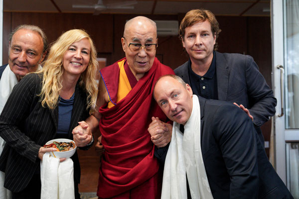 Manuel Bauer, Barbara Miller e SS il Dalai Lama