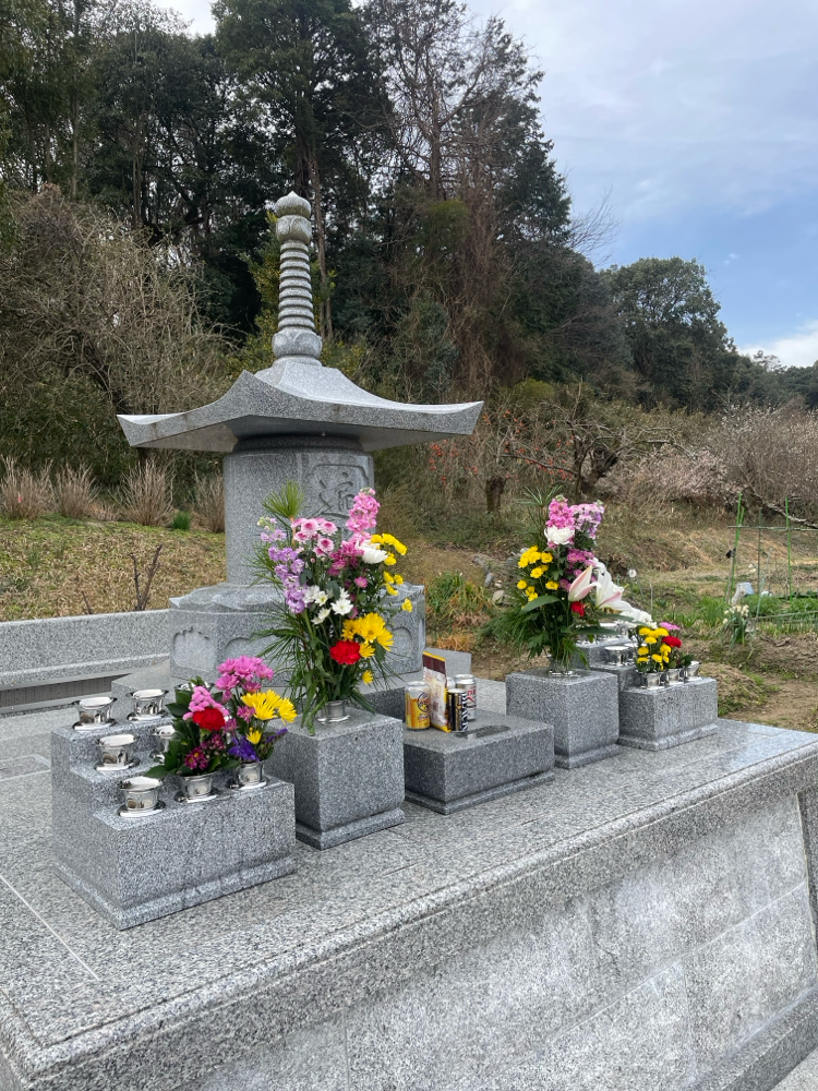 令和8年　花立てを設置いたしました