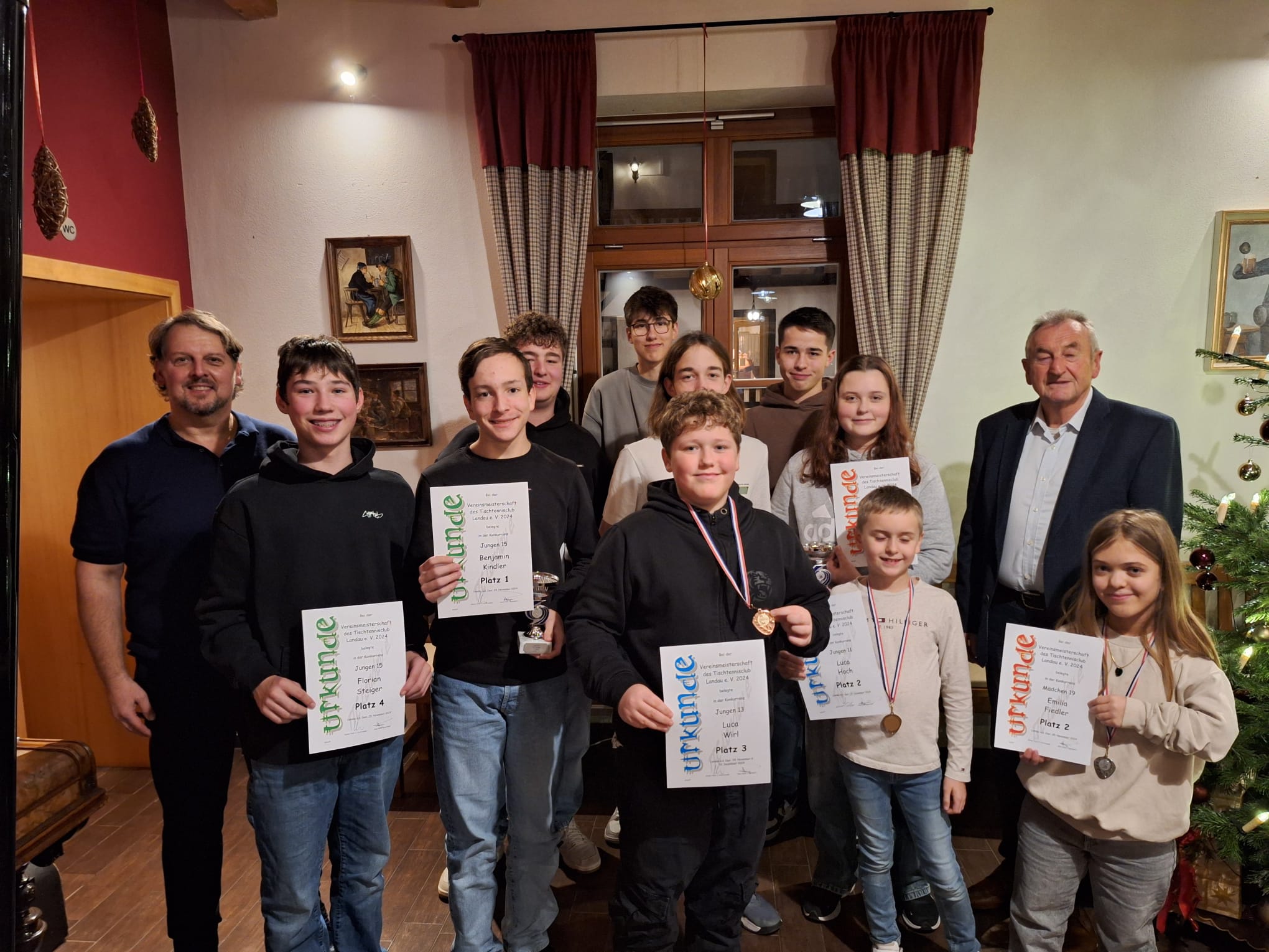 Die Ehrung der diesjährigen Vereinsmeister der Jugend wurde von Jugendwart Klaus Balda durchgeführt.