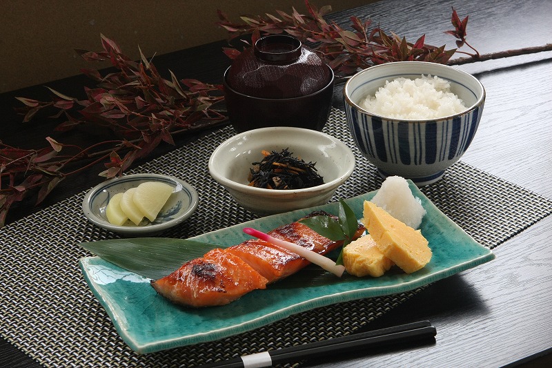 魚沼美雪マス越後味噌漬け焼き定食。