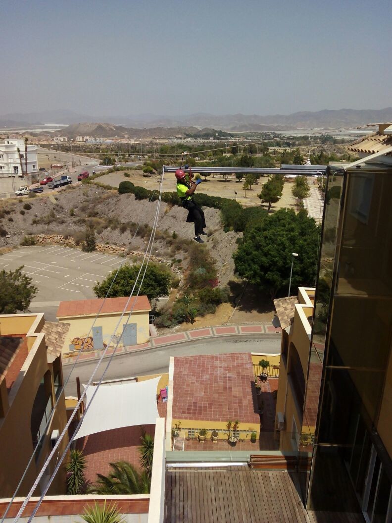 Colocación de toldo.