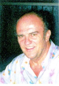 Bodo Pfaff            nahm die "Martinhagener Kirmes" zum Anlass, seinen langgehegten Wunsch von einer eigenen Theater-gruppe in die Tat umzusetzen. Auf seinen Aufruf hin, fanden sich 20 theaterbegeisterte Martinhagener am 03. September 1990 im Neben-zimm