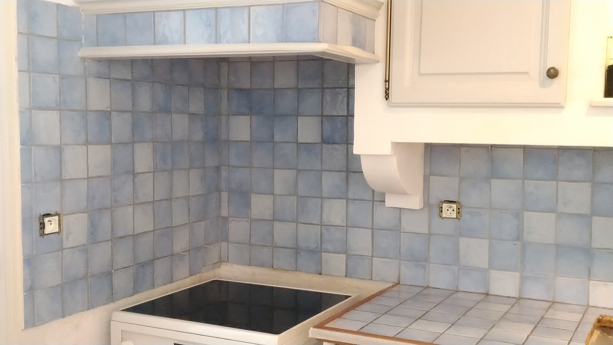 Projet : Rénover cette cuisine avec la pose d'un béton ciré avec couleur personnalisée