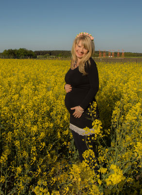 Babybauchshooting im Mais Usedom