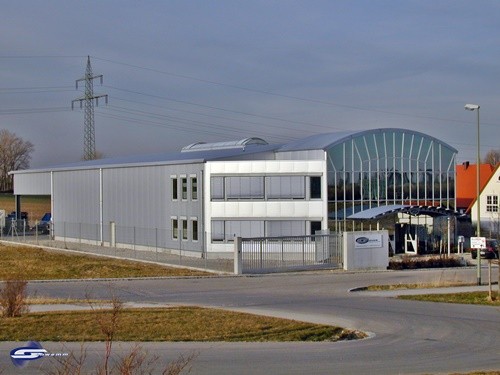 Stahlhalle mit Glasfassade (Firmengebäude von Schwemm)