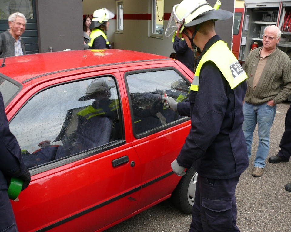 mit dem Feuerwehr Rettungsmesser+Hammer