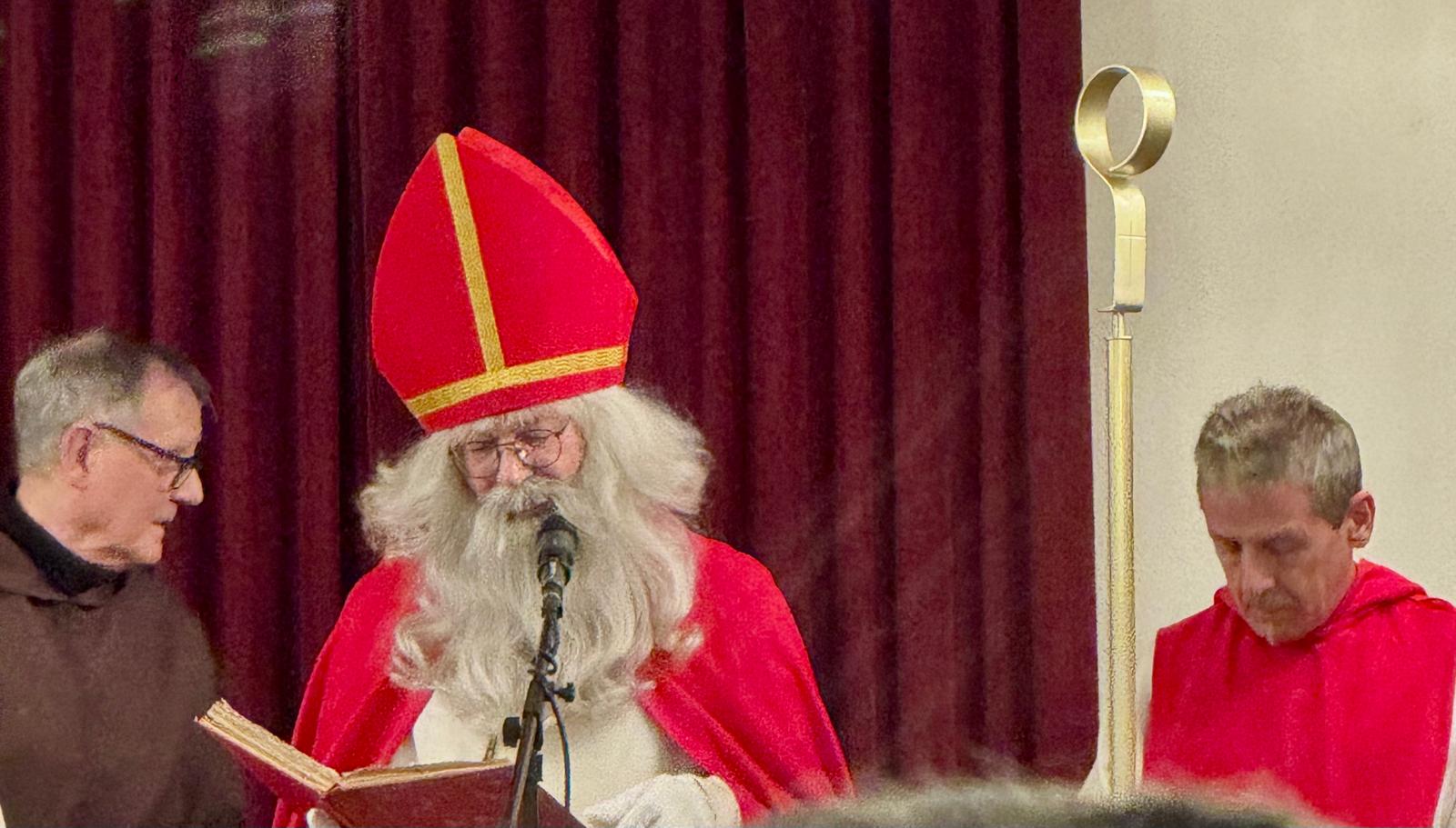 Besuch beim Aktiven Alter Littau, der Samichlaus besucht über 150 Leute im Gasthaus Ochsen