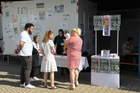 Am Stand des Projektes ASYA