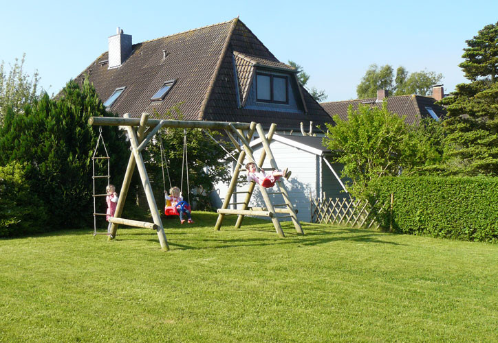 Garten mit Schaukel