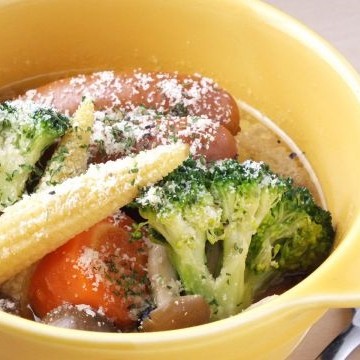 １０年以上変わらぬ愛されメニュー　スープ仕立ての温野菜