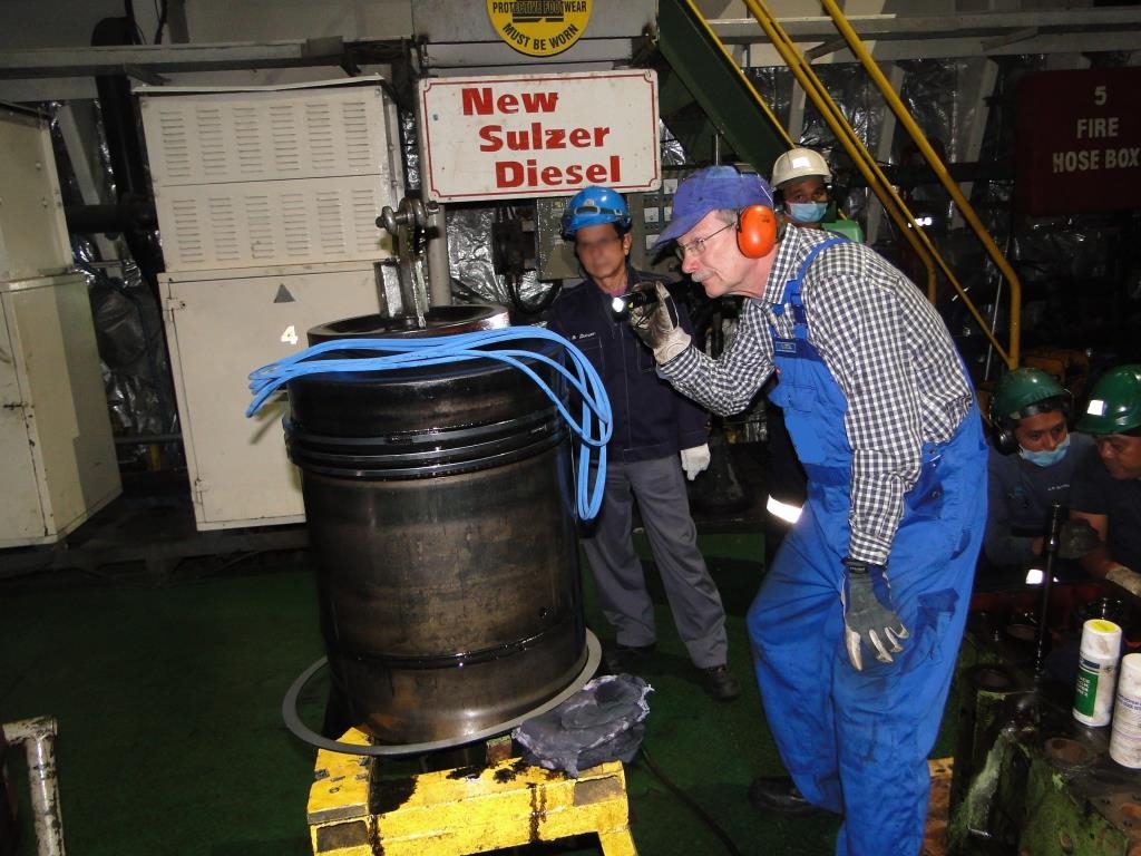 Inspektion Laufbuchse / Cylinder liner inspection