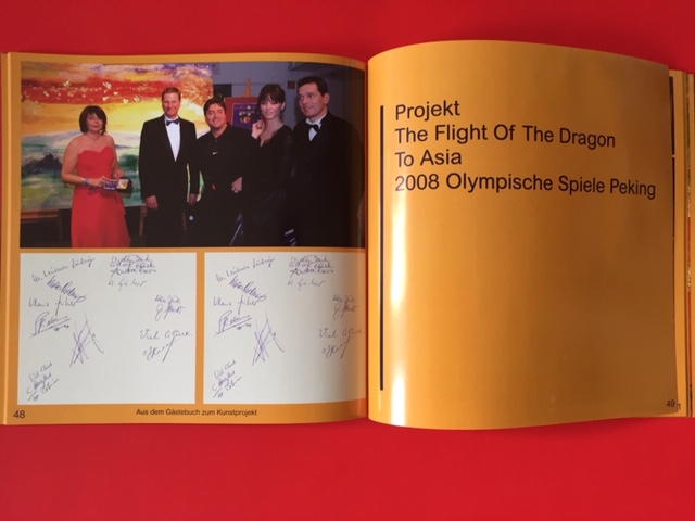 ursula-scherer.com / golden-sings® / The Flight Of The Dragon To Asia 2008 / Olympic games Peking   // @galerieb34 - Galerie B 34 // 