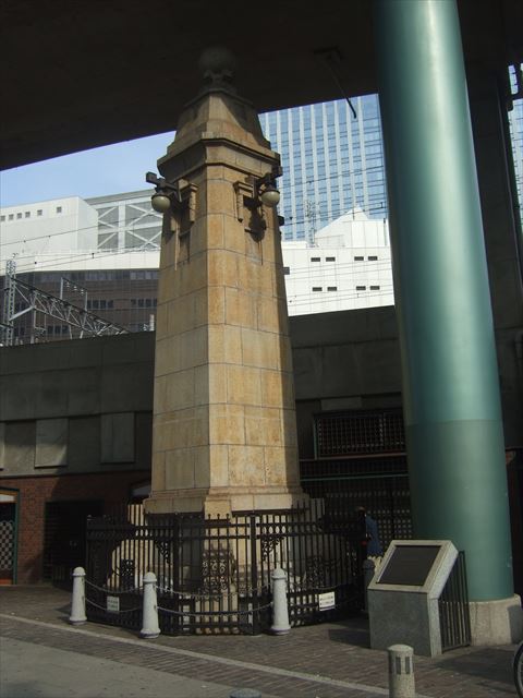 丸の内鉄道橋記念塔