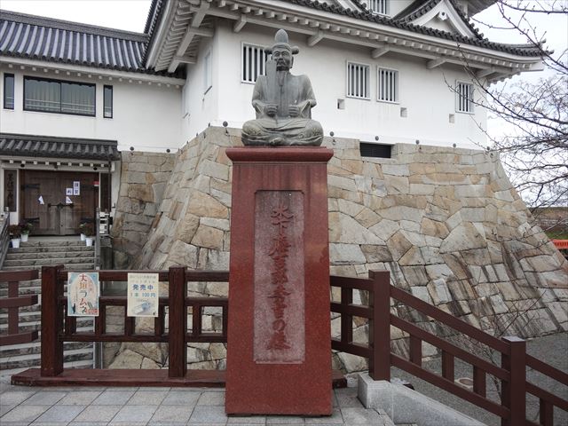 木下藤吉郎秀吉の像