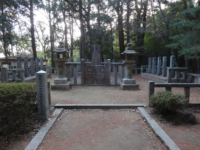 十七烈士の墓
