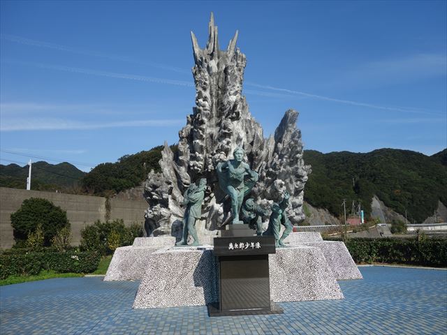「ジョン万次郎と仲間たちの群像」の銅像。なかなか激しい、若さ溢れる清々しい銅像です。