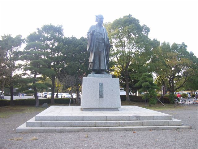 徳川光圀公像
